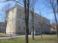 Четырехкомнатная квартира в сталинском доме в Петергофе